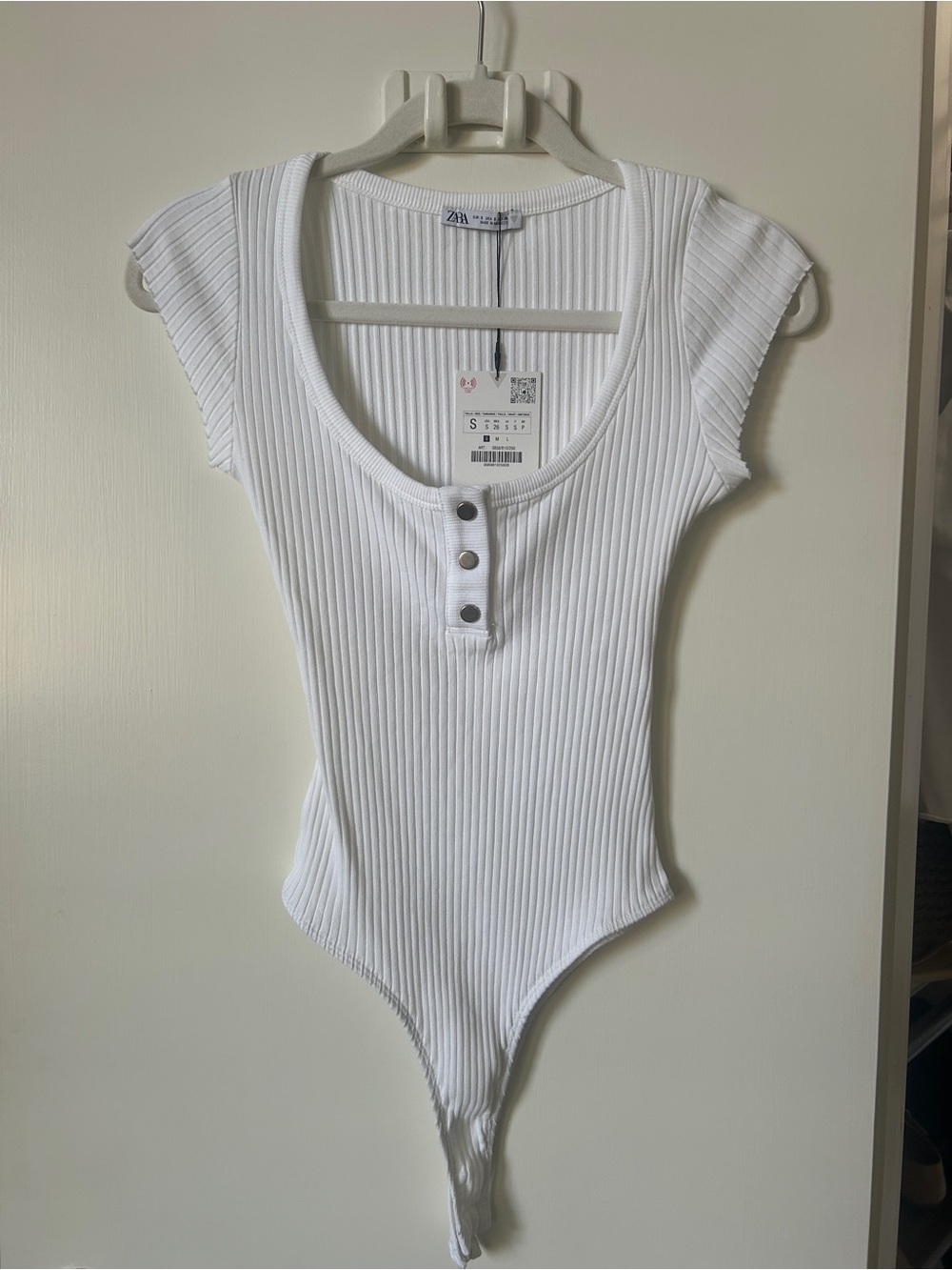 NWT!!! Zara White Ribbed Scoop-Neck Button Bodysuit